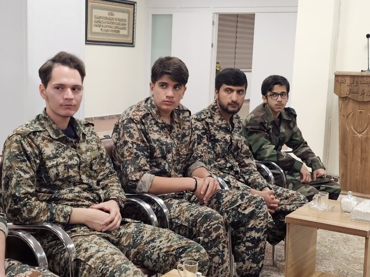 تصاویر/دیدار فرمانده سپاه بیت‌المقدس با نماینده ولی فقیه در کردستان