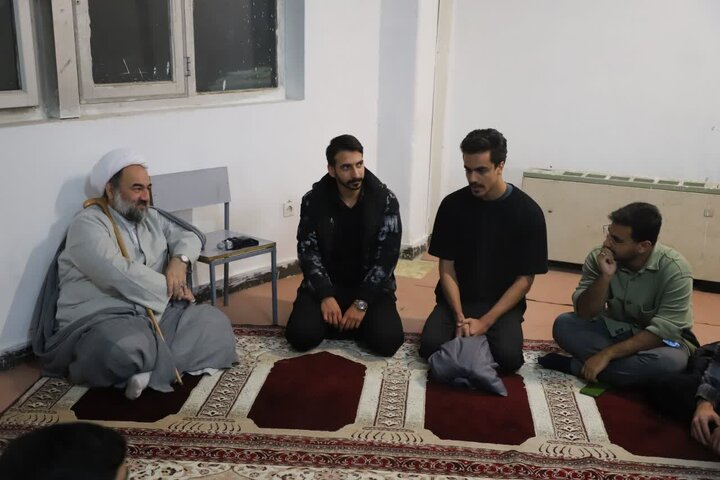 حضور سرزده و صمیمی نماینده ولی فقیه در سیستان و بلوچستان در خوابگاه دانشجویی دانشگاه سیستان و بلوچستان