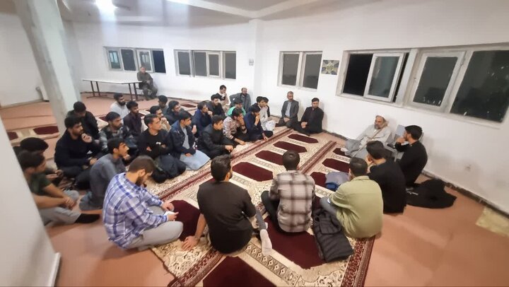 حضور سرزده و صمیمی نماینده ولی فقیه در سیستان و بلوچستان در خوابگاه دانشجویی دانشگاه سیستان و بلوچستان