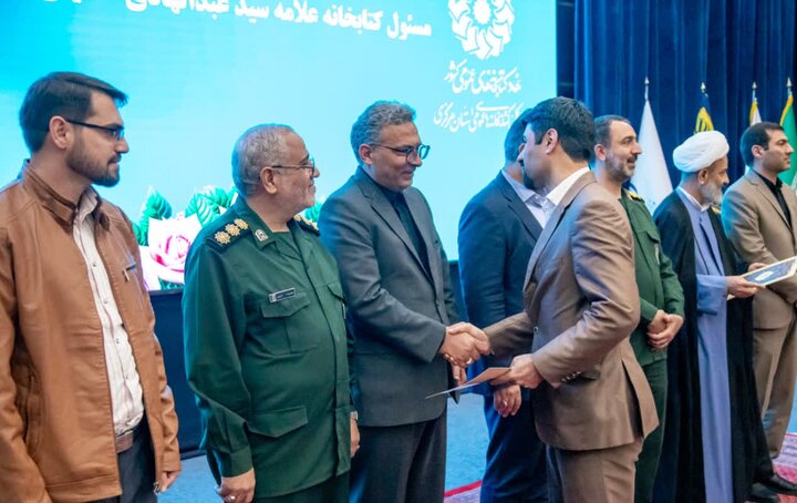 تصاویر/برگزاری رویداد ملی «قهرمان» همزمان با هفته کتاب و هفته بسیج در اراک