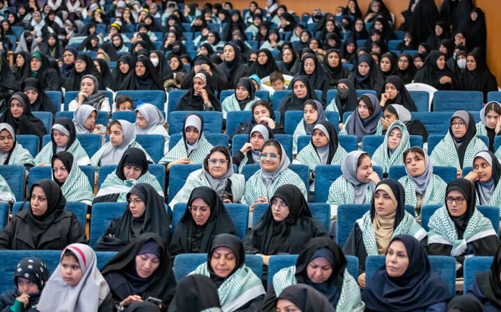 تصاویر/برگزاری رویداد ملی «قهرمان» همزمان با هفته کتاب و هفته بسیج در اراک