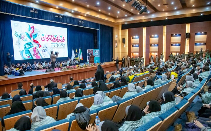 تصاویر/برگزاری رویداد ملی «قهرمان» همزمان با هفته کتاب و هفته بسیج در اراک