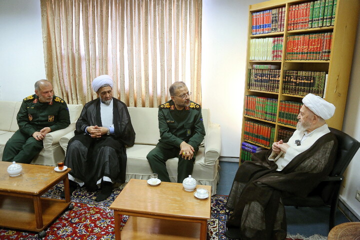 تصاویر/ دیدار رئیس سازمان بسیج مستضعفین با آیت الله العظمی سبحانی