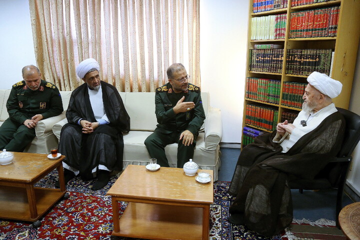 تصاویر/ دیدار رئیس سازمان بسیج مستضعفین با آیت الله العظمی سبحانی