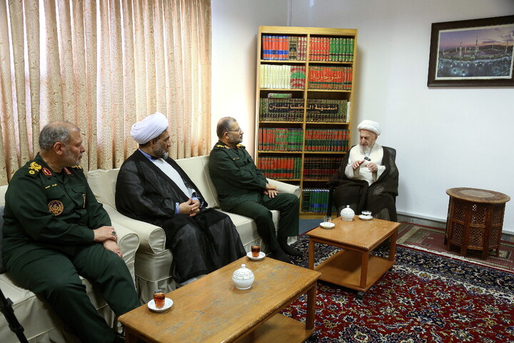 تصاویر/ دیدار رئیس سازمان بسیج مستضعفین با آیت الله العظمی سبحانی