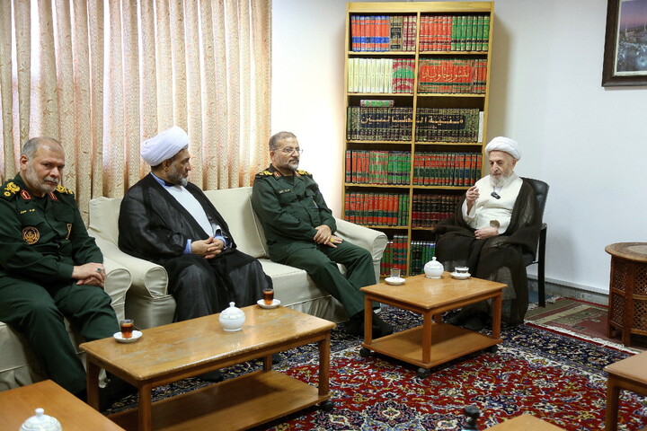 تصاویر/ دیدار رئیس سازمان بسیج مستضعفین با آیت الله العظمی سبحانی