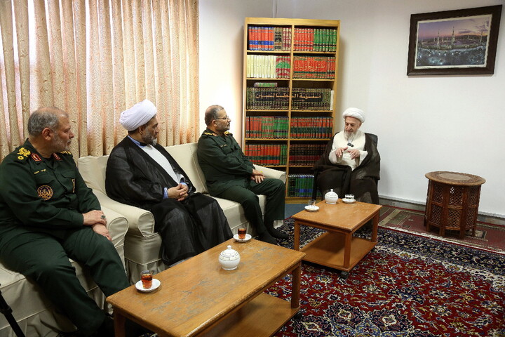 تصاویر/ دیدار رئیس سازمان بسیج مستضعفین با آیت الله العظمی سبحانی