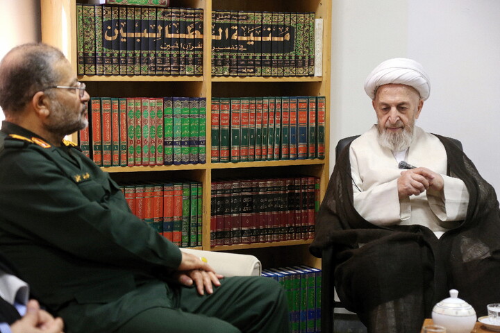 تصاویر/ دیدار رئیس سازمان بسیج مستضعفین با آیت الله العظمی سبحانی