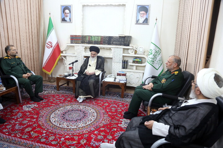 تصاویر/ دیدار رئیس سازمان بسیج مستضعفین با آیت الله بوشهری