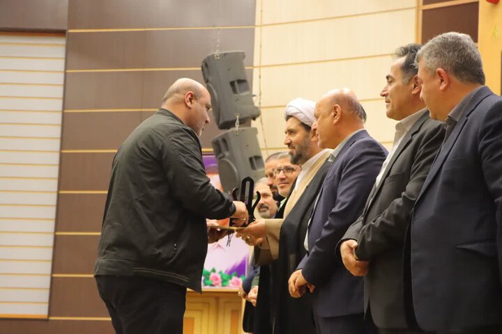 تصاویر/ آیین اختتامیه جشنواره فرهنگی شهرستان اسلامشهر با حضور امام جمعه