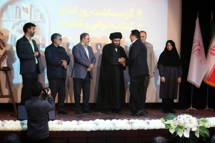 تصاویر / آیین گرامیداشت روزکتاب، کتابخوانی و کتابدار زنجان