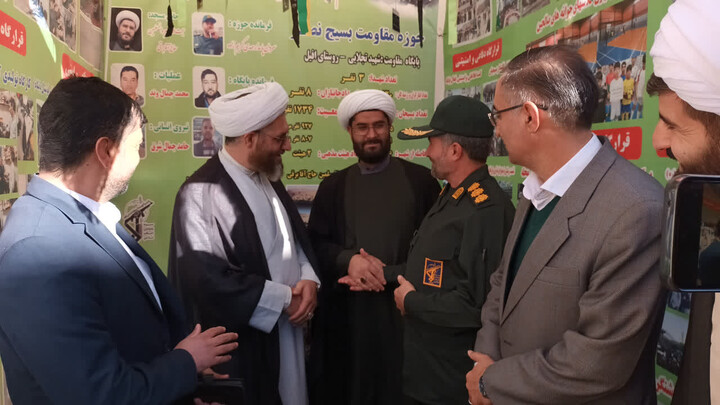 تصاویر /  بازدید امام‌جمعه شهرستان اهر از نمایشگاه اسوه پایگاه‌های مقاومت بسیج
