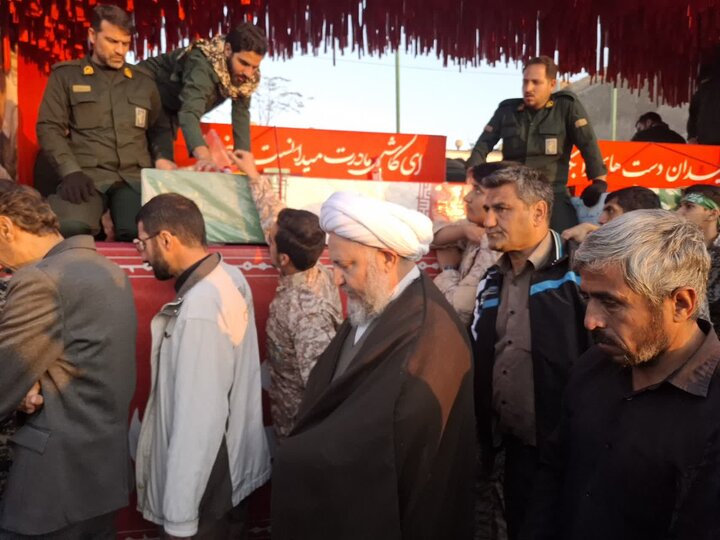 تصاویر/ مراسمات استقبال مردم شهید پرورآران و بیدگل از شهدای گمنام