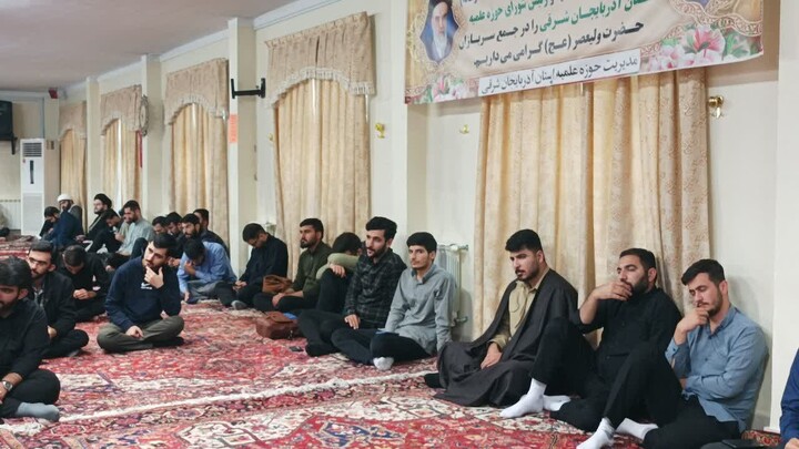 تصاویر/ نشست هم‌اندیشی مدیر و طلاب مدرسه علمیه ولیعصر(عج) تبریز