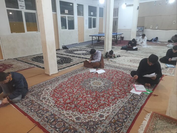 تصاویر/ برگزاری المپیاد علمی تاریخ و سیره پیامبر اعظم اسلام(ص) در مدارس علمیه کاشان