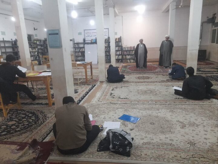 تصاویر/ برگزاری المپیاد علمی تاریخ و سیره پیامبر اعظم اسلام(ص) در مدارس علمیه کاشان