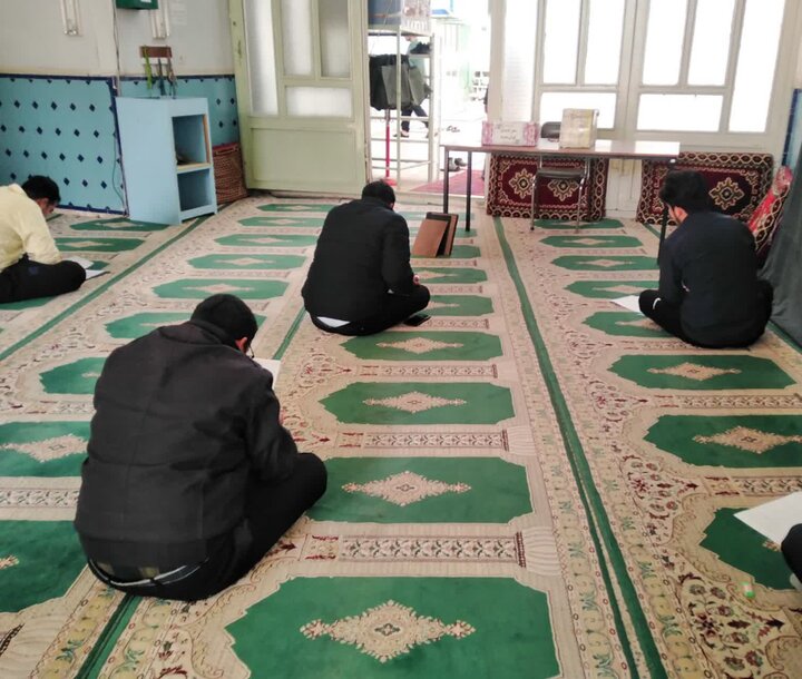 تصاویر/ برگزاری المپیاد علمی تاریخ و سیره پیامبر اعظم اسلام(ص) در مدارس علمیه کاشان