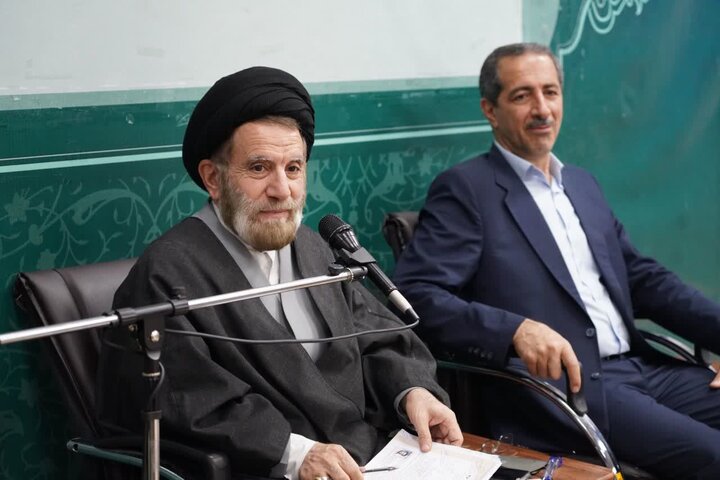 تصاویر/نشست خواهران مطالبه گر خرم آباد با هادی هاشمی نیا نماینده خرم آباد و چگنی و نماینده ولی فقیه در لرستان