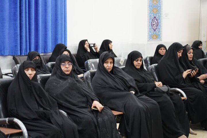 تصاویر/نشست خواهران مطالبه گر خرم آباد با هادی هاشمی نیا نماینده خرم آباد و چگنی و نماینده ولی فقیه در لرستان