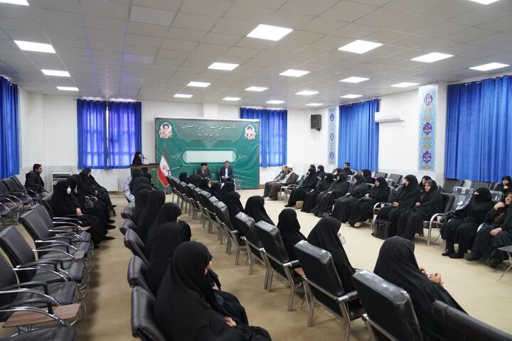 تصاویر/نشست خواهران مطالبه گر خرم آباد با هادی هاشمی نیا نماینده خرم آباد و چگنی و نماینده ولی فقیه در لرستان