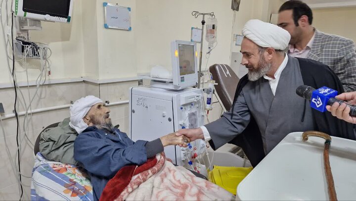 تصاویر/بازدید حجت الاسلام والمسلمین کریمی تبار ازبیماران دیالیزی استان ایلام