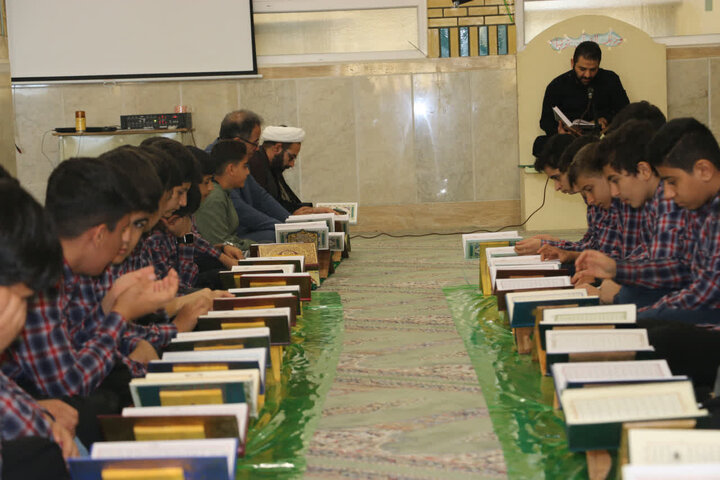 تصاویر/برگزاری محفل با قرآن کریم و تدبر در آیات الهی در مدرسه متوسطه رستگاران کامیاران