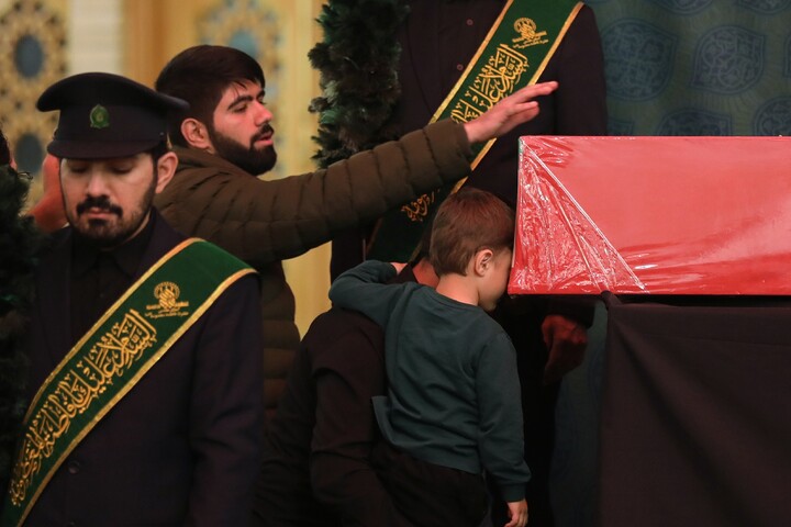 تصاویر/ وداع با پیکر مطهر دو شهید گمنام دفاع مقدس در حرم حضرت معصومه سلام الله علیه