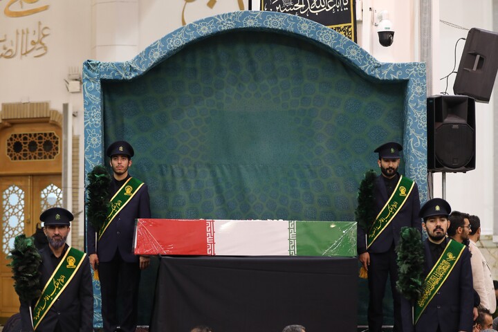 تصاویر/ وداع با پیکر مطهر دو شهید گمنام دفاع مقدس در حرم حضرت معصومه سلام الله علیه