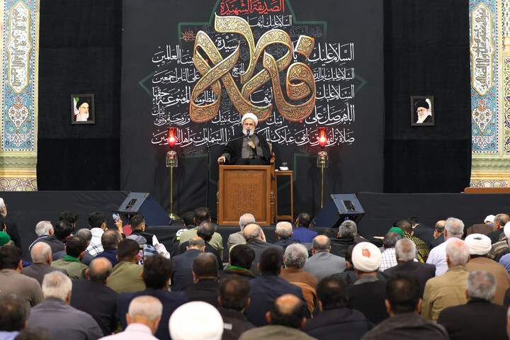 تصاویر/ وداع با پیکر مطهر دو شهید گمنام دفاع مقدس در حرم حضرت معصومه سلام الله علیه