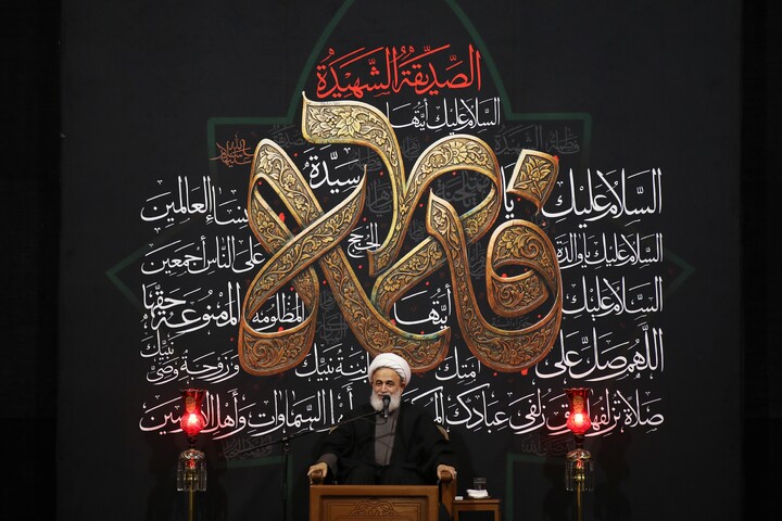 تصاویر/ وداع با پیکر مطهر دو شهید گمنام دفاع مقدس در حرم حضرت معصومه سلام الله علیه