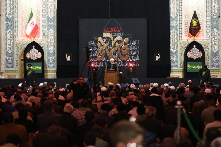 تصاویر/ وداع با پیکر مطهر دو شهید گمنام دفاع مقدس در حرم حضرت معصومه سلام الله علیه