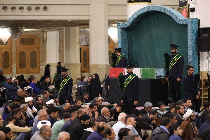 تصاویر/ وداع با پیکر مطهر دو شهید گمنام دفاع مقدس در حرم حضرت معصومه سلام الله علیه