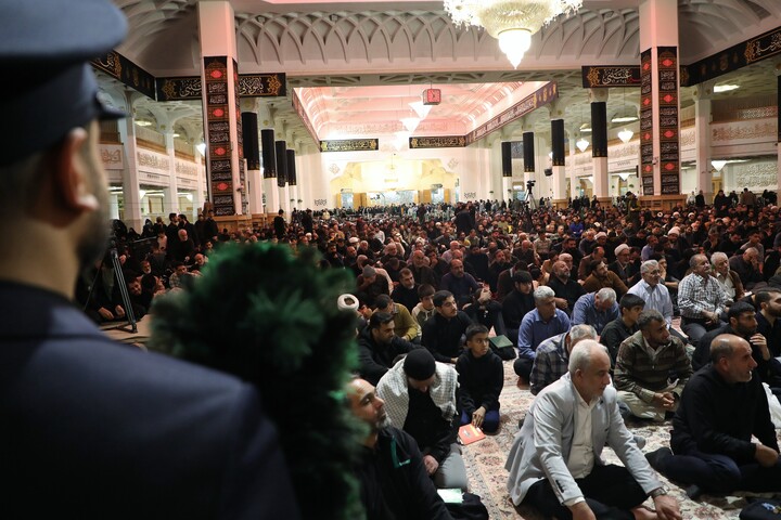 تصاویر/ وداع با پیکر مطهر دو شهید گمنام دفاع مقدس در حرم حضرت معصومه سلام الله علیه