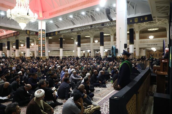 تصاویر/ وداع با پیکر مطهر دو شهید گمنام دفاع مقدس در حرم حضرت معصومه سلام الله علیه