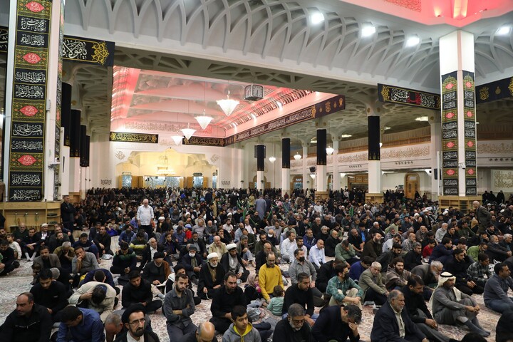 تصاویر/ وداع با پیکر مطهر دو شهید گمنام دفاع مقدس در حرم حضرت معصومه سلام الله علیه