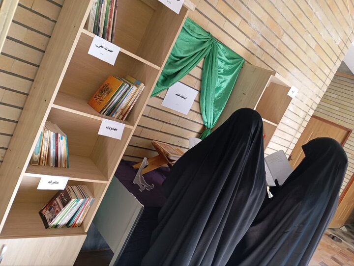 تصاویر/نمایشگاه آثار تازه کتاب در مدرسه علمیه الزهرا رمشک