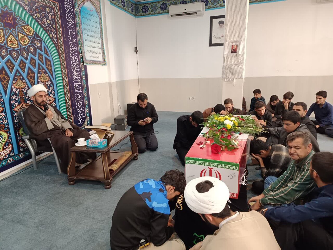 استقبال طلاب مدرسه علمیه مفیدیه سیرجان از پیکر شهید گمنام+ تصاویر و فیلم