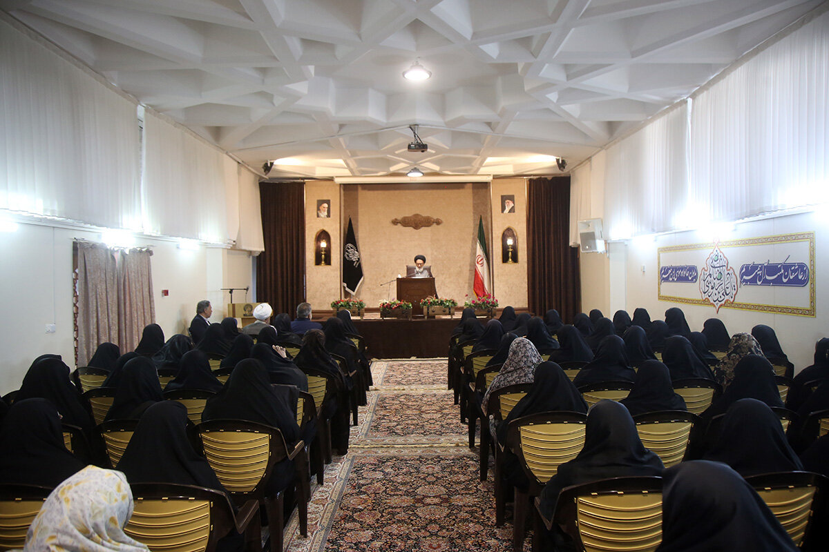 خانواده شهدا با تولیت حرم مطهر حضرت معصومه(س) دیدار کردند + تصاویر