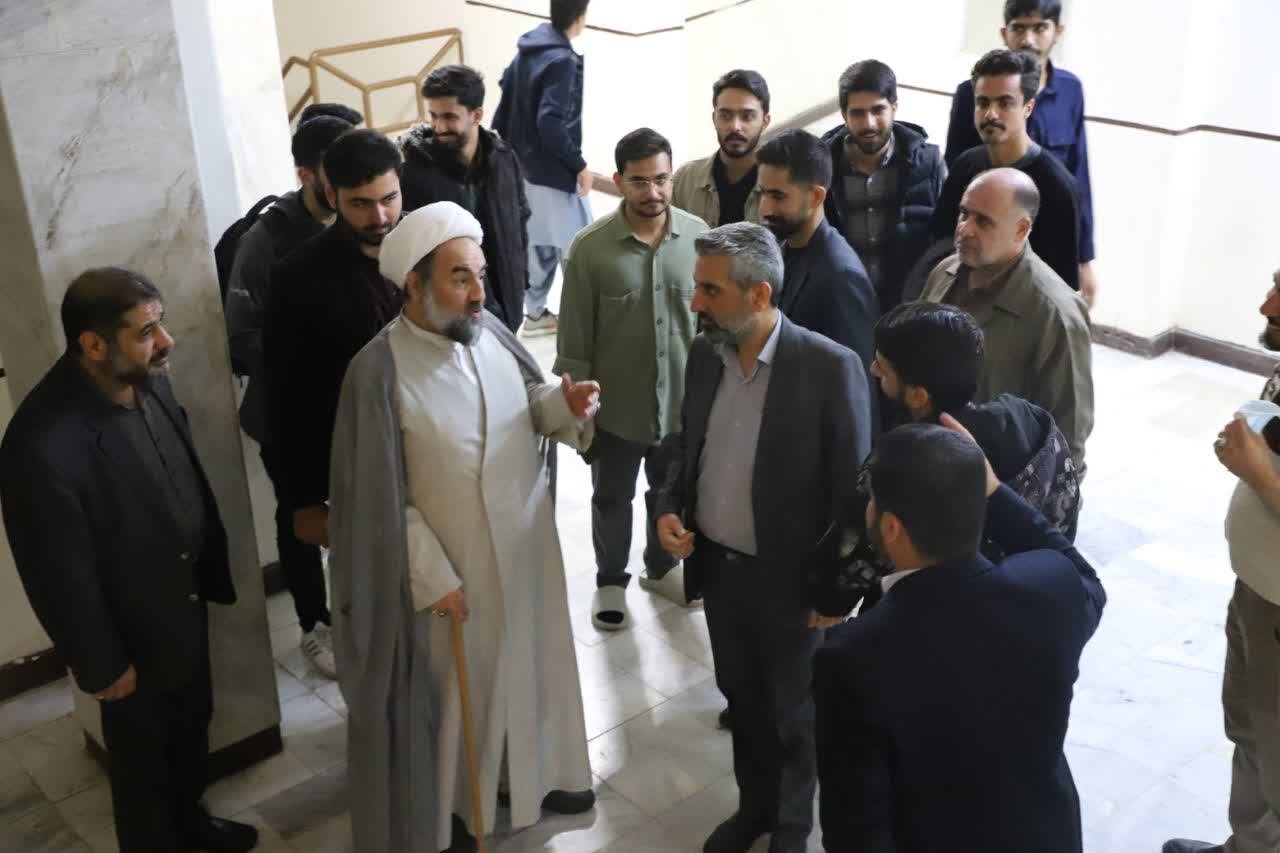 حضور سرزده و صمیمی نماینده ولی فقیه در سیستان و بلوچستان در خوابگاه دانشجویی دانشگاه سیستان و بلوچستان