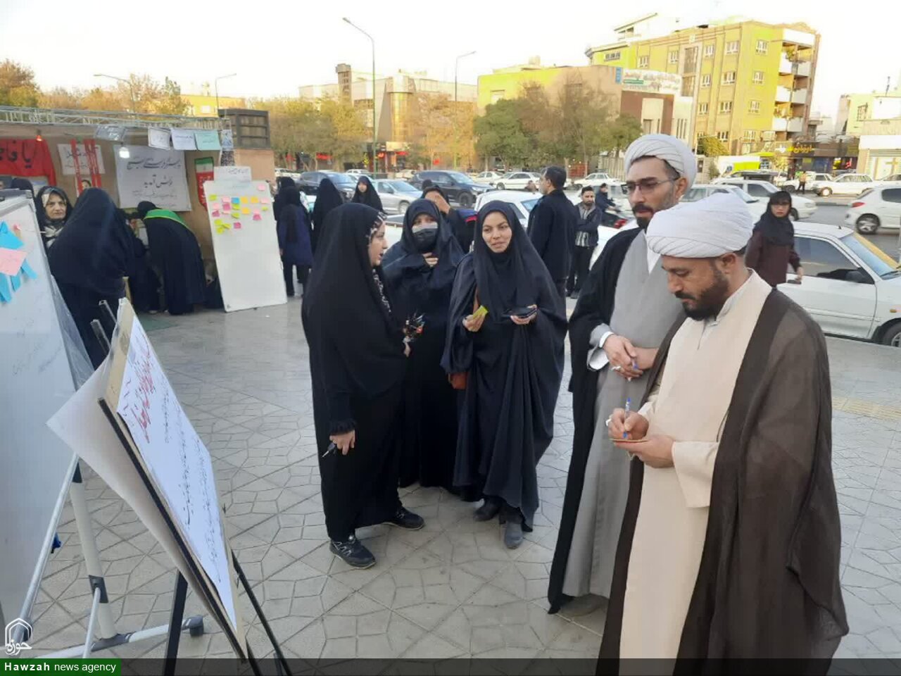 بازدید مسئول دفتر نمایندگی ولی فقیه ناحیه امام رضا از نمایشگاه های اسوه + تصاویر