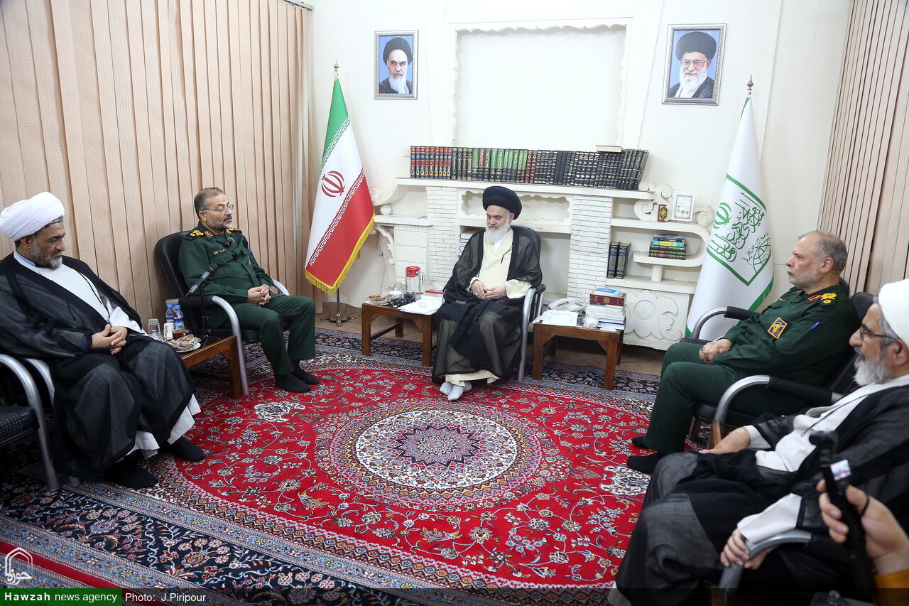 تصاویر/ دیدار رئیس سازمان بسیج مستضعفین با آیت الله حسینی بوشهری