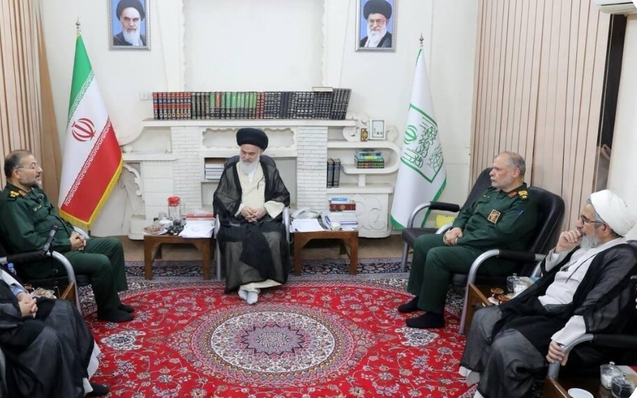 بسیج میراث ماندگار امام راحل و نماد همراهی مردم با نظام است