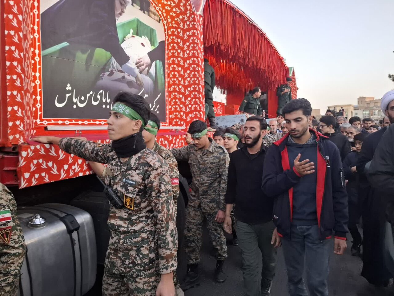 کاروان بهشت دارالشهدای آران و بیدگل را عطرآگین کرد