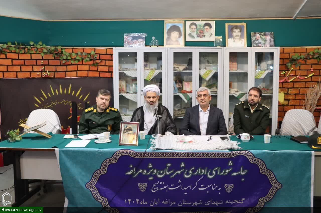 انحراف از مسیر رهبری معظم زیان‌بار است