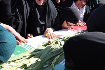 تصاویر/  حضور پیکر مطهر شهید گمنام در مراسم باشکوه نماز جمعه سمنان