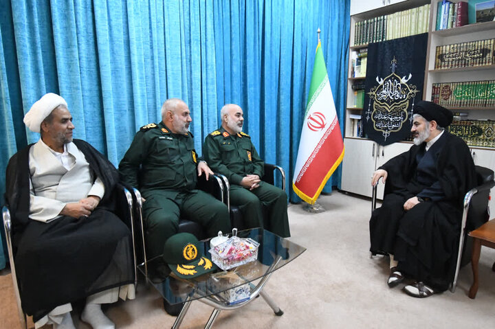 تصاویر/  دیدار فرمانده نیروی زمینی سپاه پاسداران انقلاب اسلامی با نماینده ولی فقیه در آذربایجان غربی