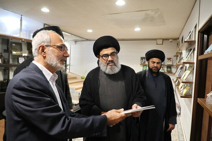 El vicepresidente del Consejo de Unidad Musulmana de Pakistán visita la Agencia de Noticias Hawzah