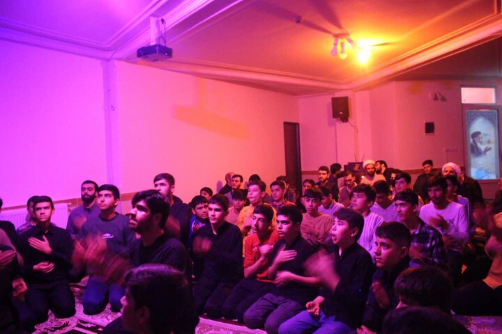 تصاویر / هیئت هفتگی مدرسه علمیه صاحب الزمان(عج) مرند