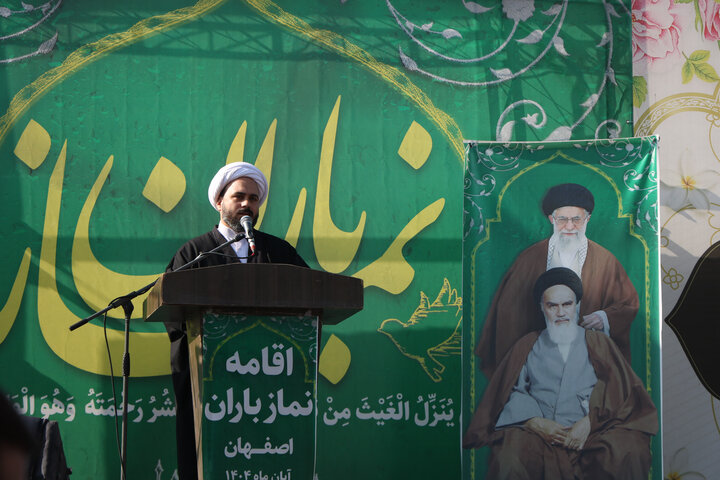 تصاویر |اقامه نماز باران در اصفهان