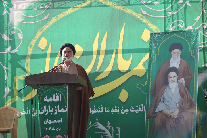 تصاویر |اقامه نماز باران در اصفهان